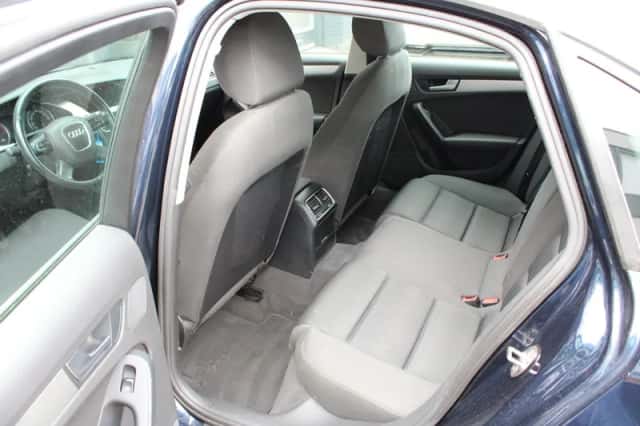 Audi A4 (2010) thumbnail 13