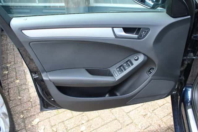 Audi A4 (2010) thumbnail 15