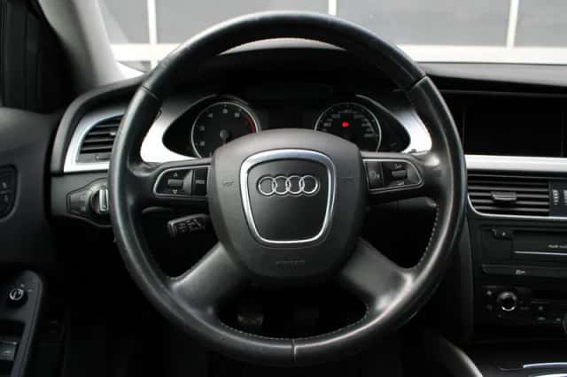 Audi A4 (2010) thumbnail 17