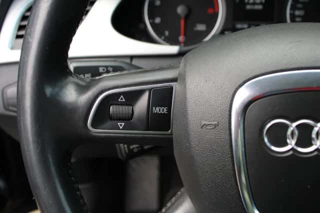 Audi A4 (2010) thumbnail 18