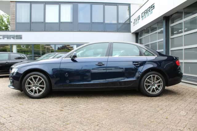 Audi A4 (2010) thumbnail 4