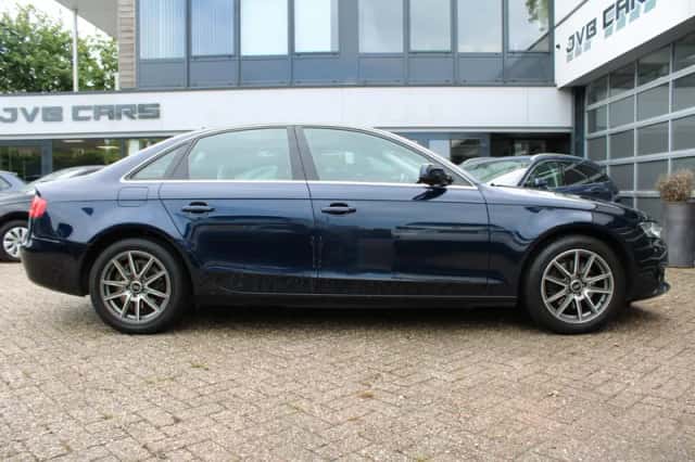 Audi A4 (2010) thumbnail 6