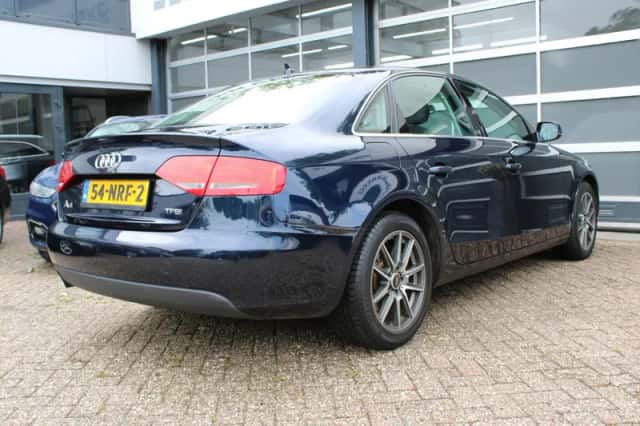 Audi A4 (2010) thumbnail 7