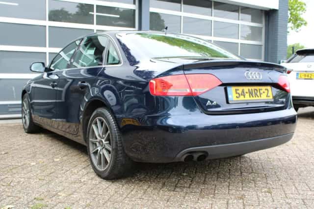 Audi A4 (2010) thumbnail 9