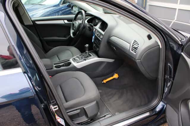 Audi A4 (2010) thumbnail 10