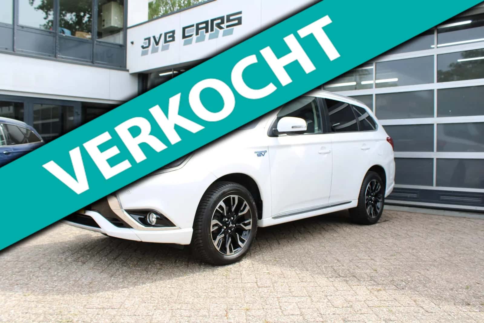 Mitsubishi Outlander (2016) — foto 1