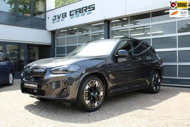 BMW iX3 (2024)