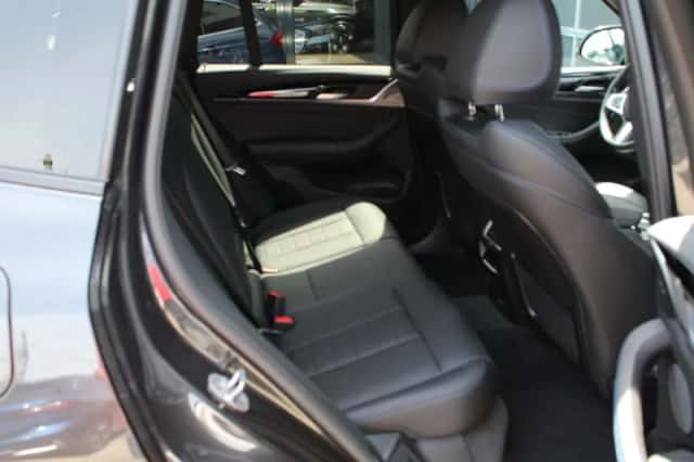 BMW iX3 (2024) thumbnail 15