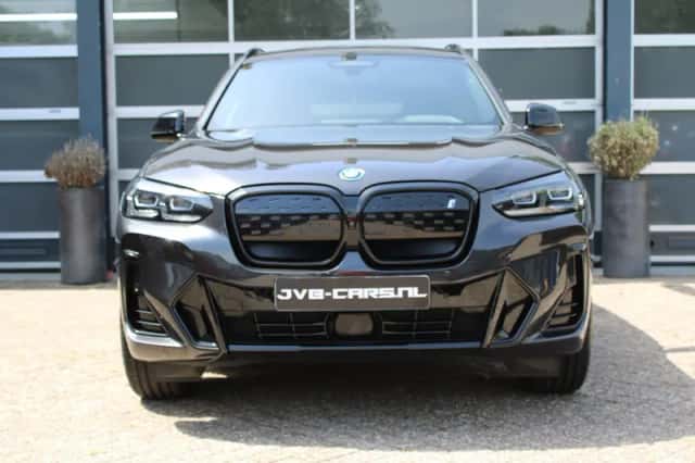 BMW iX3 (2024) thumbnail 3
