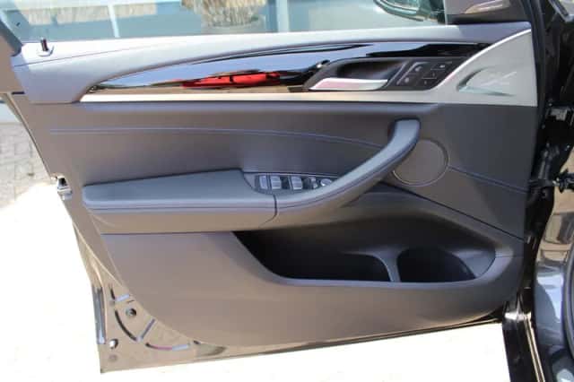 BMW iX3 (2024) thumbnail 22