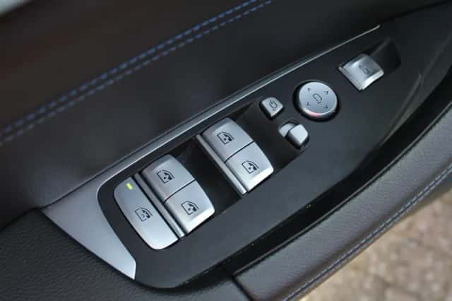 BMW iX3 (2024) thumbnail 23