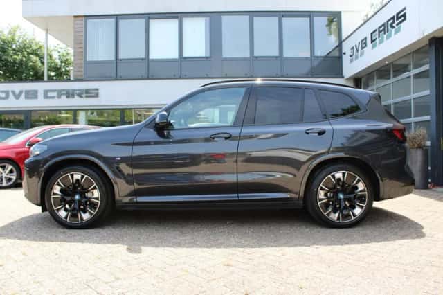 BMW iX3 (2024) thumbnail 4