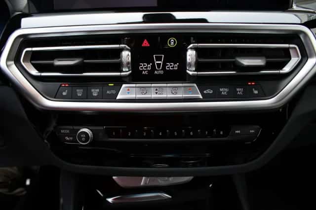 BMW iX3 (2024) thumbnail 33
