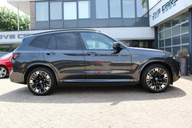 BMW iX3 (2024) thumbnail 6