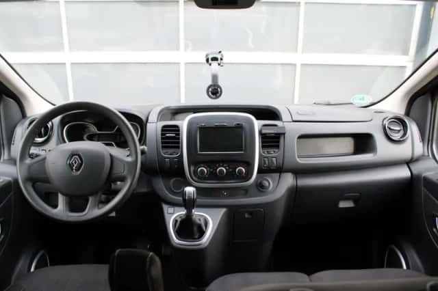 Renault Trafic (2020) thumbnail 2