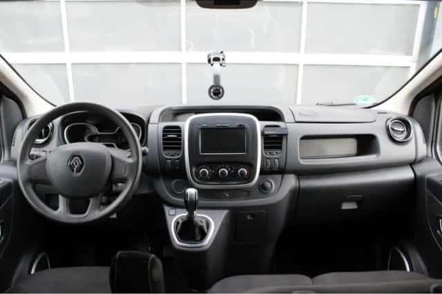Renault Trafic (2020) thumbnail 2