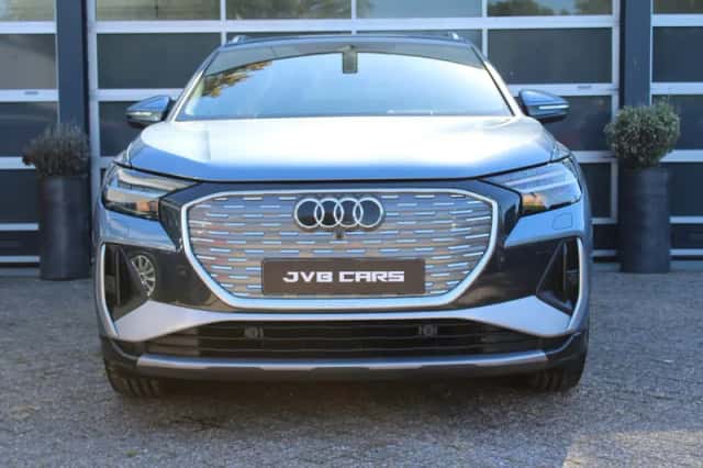 Audi Q4 (2022) thumbnail 2