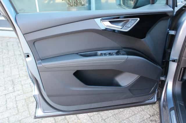 Audi Q4 (2022) thumbnail 19