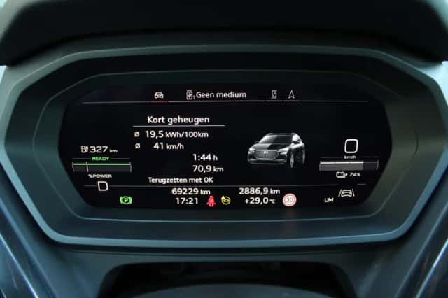 Audi Q4 (2022) thumbnail 36