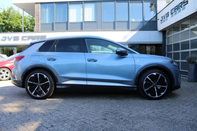 Audi Q4 (2022) thumbnail 5