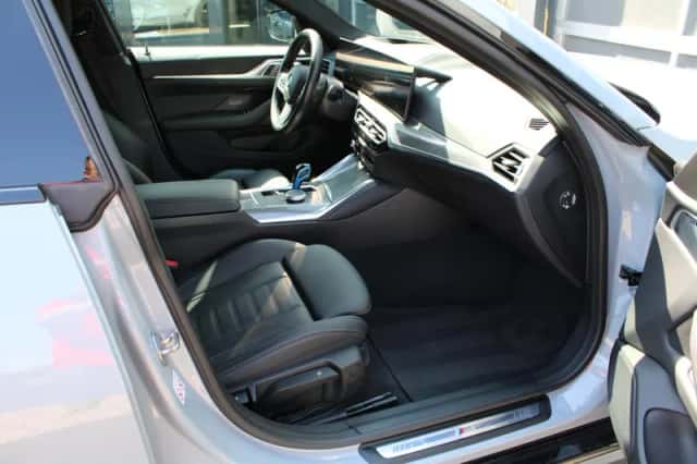 BMW i4 (2022) thumbnail 11