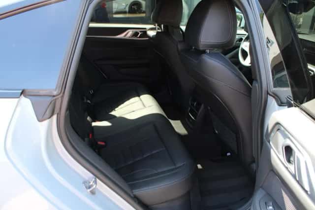 BMW i4 (2022) thumbnail 12