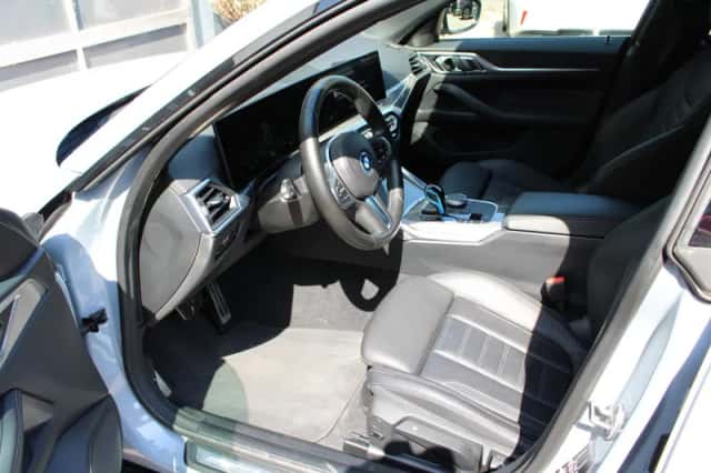 BMW i4 (2022) thumbnail 13