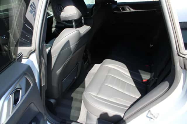 BMW i4 (2022) thumbnail 15