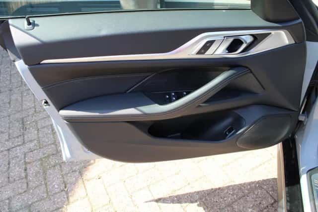 BMW i4 (2022) thumbnail 18