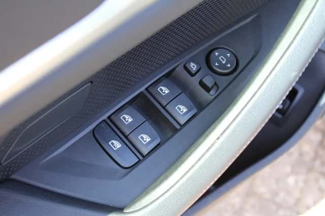 BMW i4 (2022) thumbnail 19