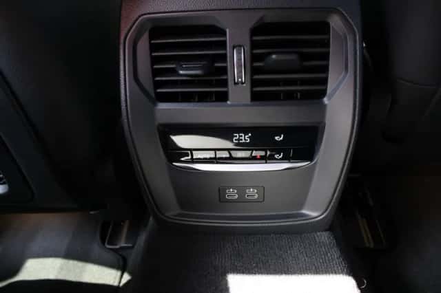 BMW i4 (2022) thumbnail 20