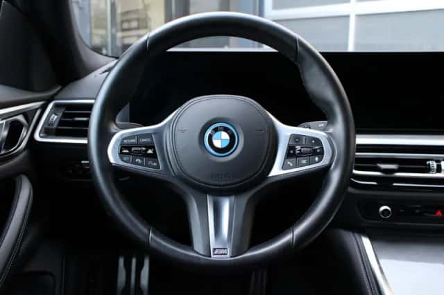 BMW i4 (2022) thumbnail 22