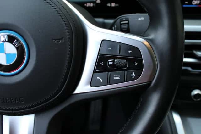 BMW i4 (2022) thumbnail 24