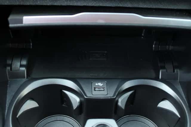 BMW i4 (2022) thumbnail 26