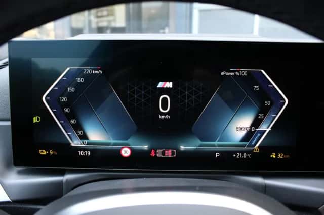 BMW i4 (2022) thumbnail 35