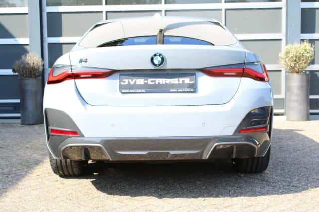 BMW i4 (2022) thumbnail 7