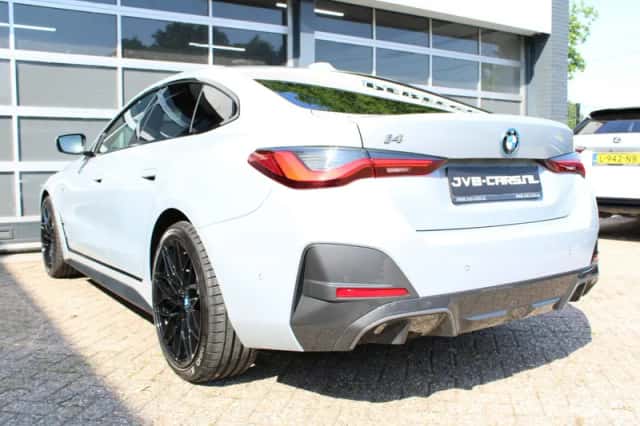 BMW i4 (2022) thumbnail 8