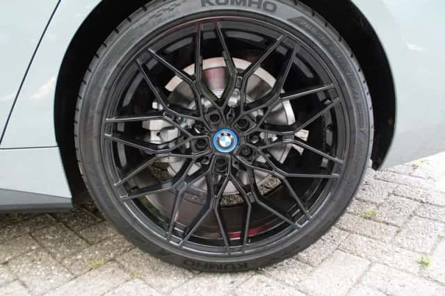 BMW i4 (2022) thumbnail 10