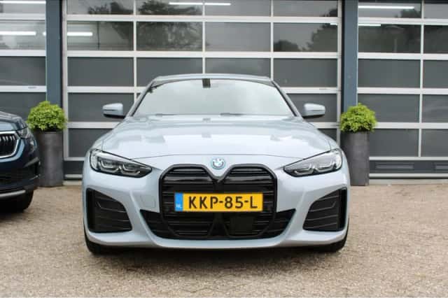 BMW i4 (2022) thumbnail 3