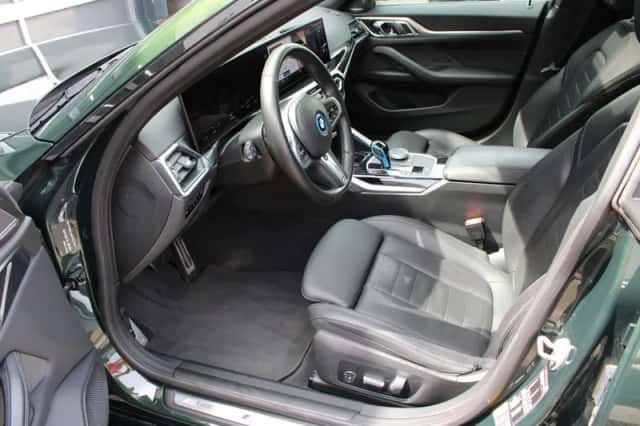 BMW i4 (2022) thumbnail 12