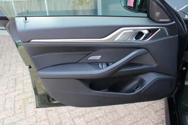 BMW i4 (2022) thumbnail 18