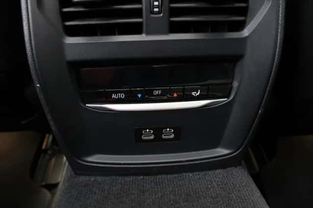 BMW i4 (2022) thumbnail 22
