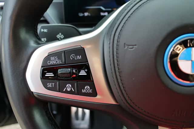 BMW i4 (2022) thumbnail 24
