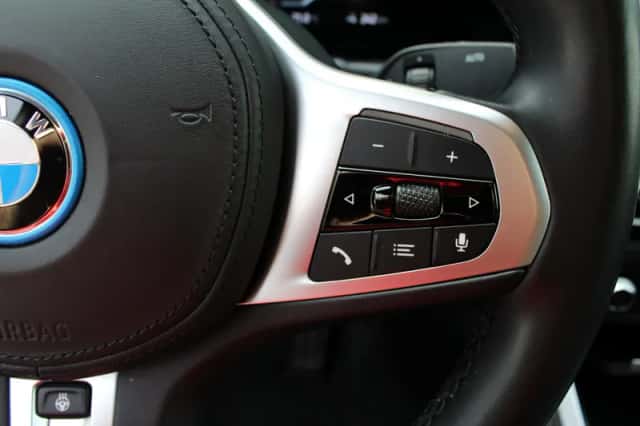 BMW i4 (2022) thumbnail 25
