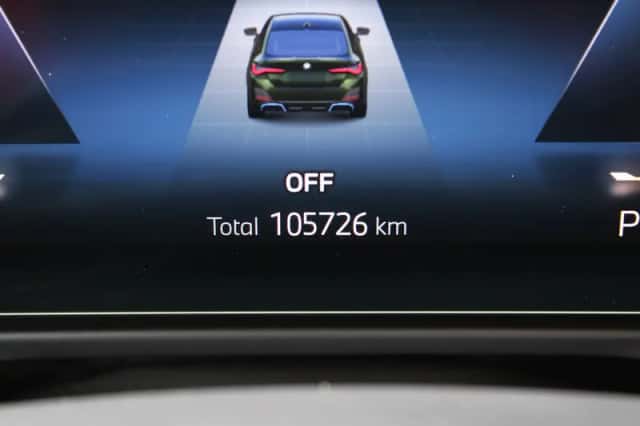 BMW i4 (2022) thumbnail 36