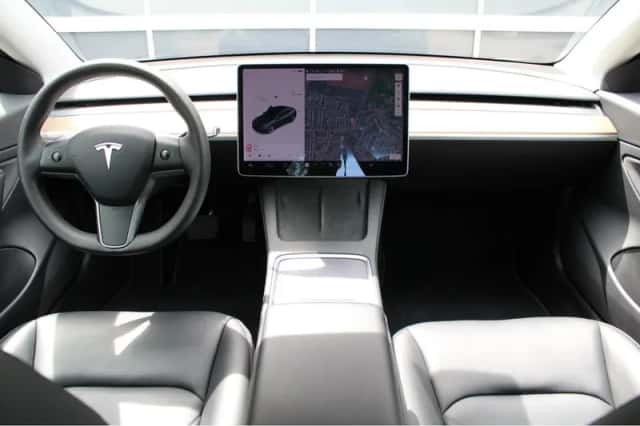 Tesla Model 3 (2021) thumbnail 3