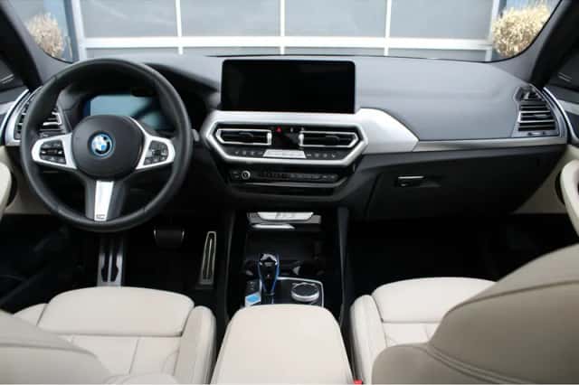 BMW iX3 (2022) thumbnail 3