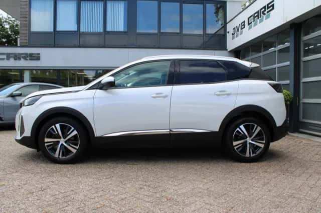 Peugeot 3008 (2021) thumbnail 3