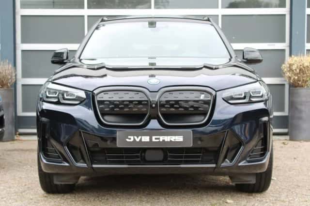 BMW iX3 (2022) thumbnail 3