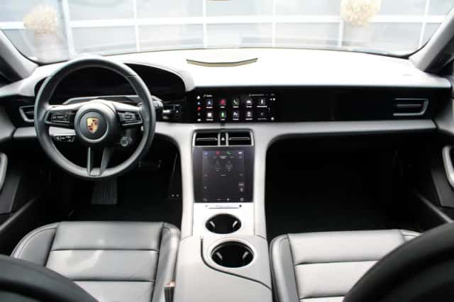Porsche Taycan (2024) thumbnail 2